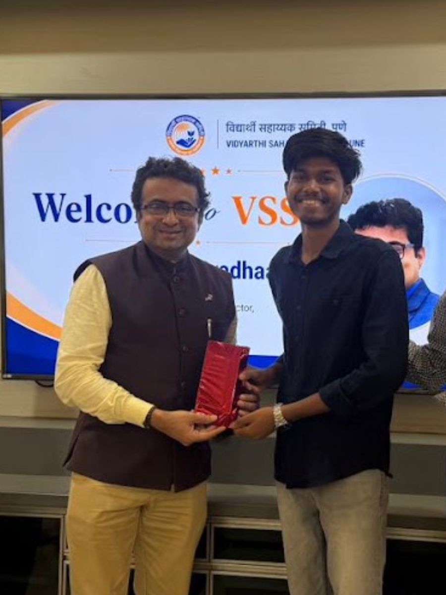 Shubham Galande with Dr Prasad Pradhan